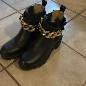 Black booties with a gold chain